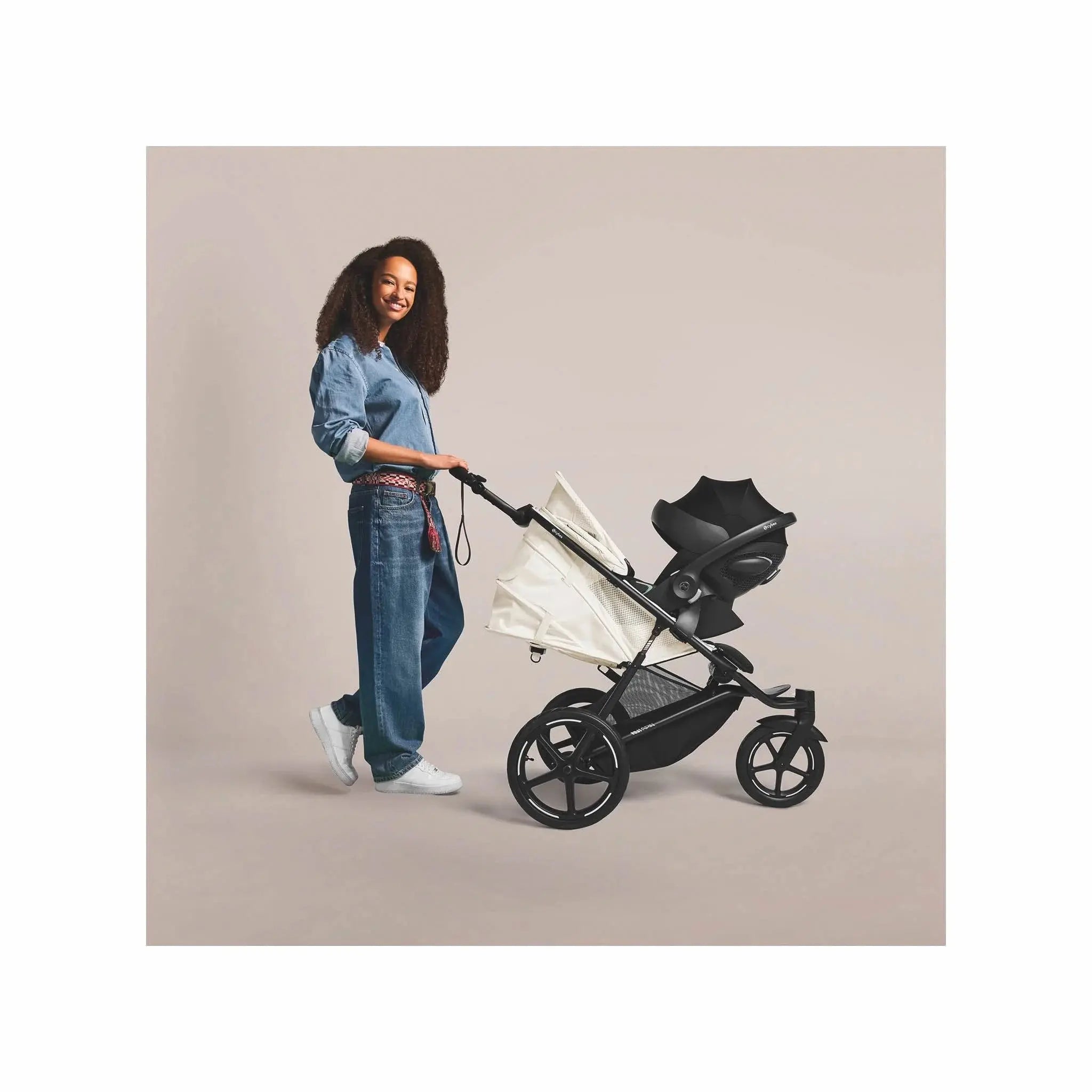 Cybex Avi Spin Essential Bundle