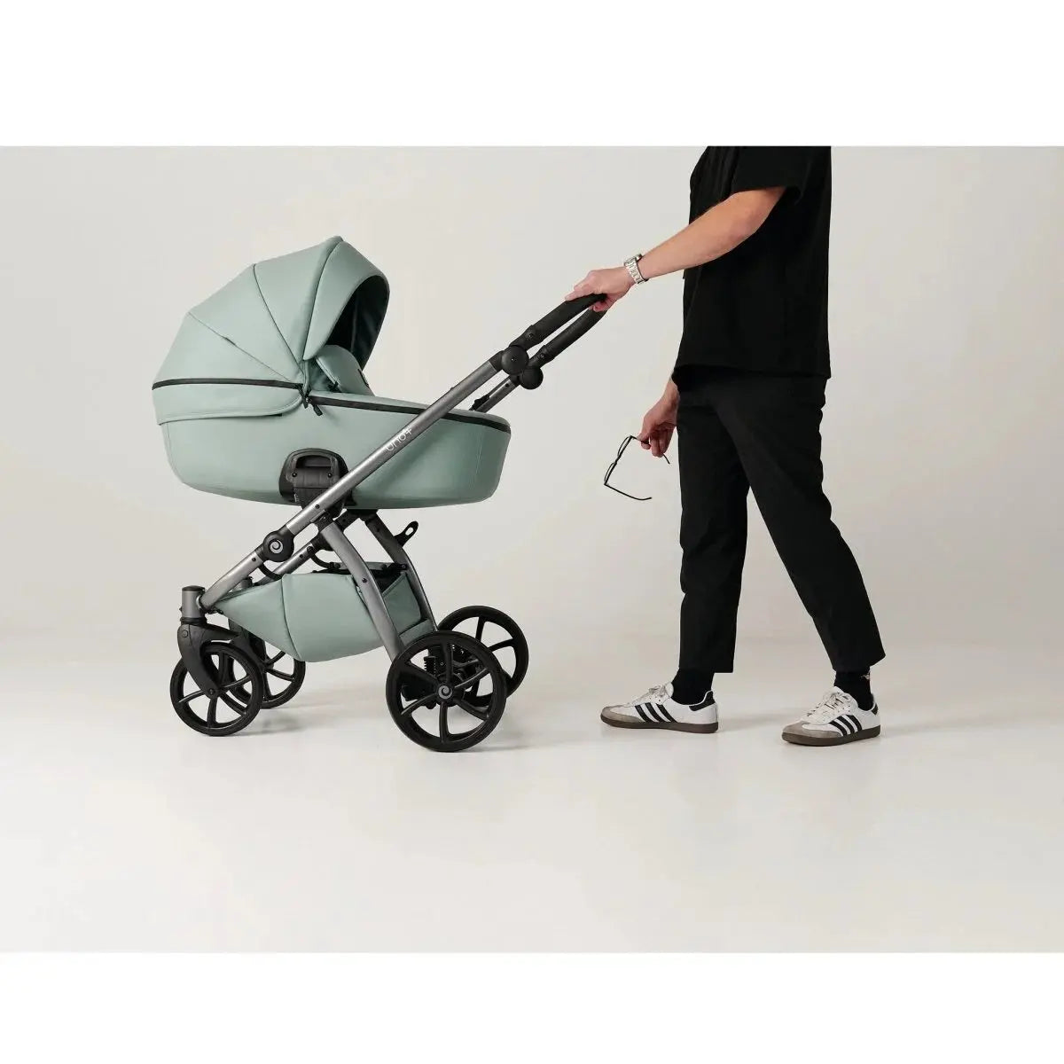 Tutis Uno5+ (Eco-Leather Collection)