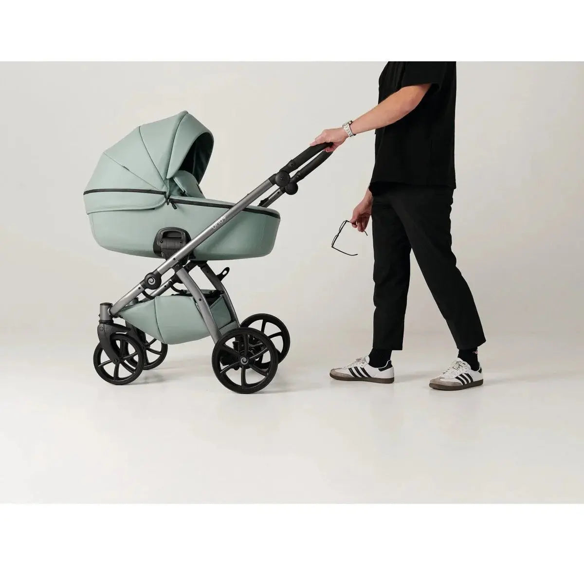 Tutis Uno5+ (Eco-Leather Collection)